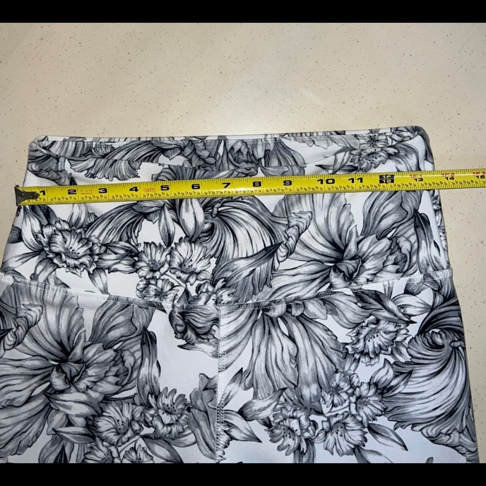 Like new 🖤🤍 Balance Collection black & white leggings Size L - Picture 9 of 12